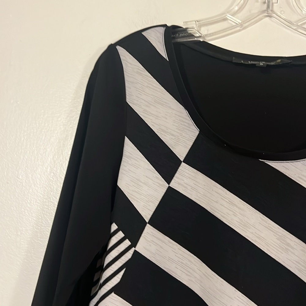 IOR Paris geometric tunic. 3/4 sleeve. - Picture 2 of 10